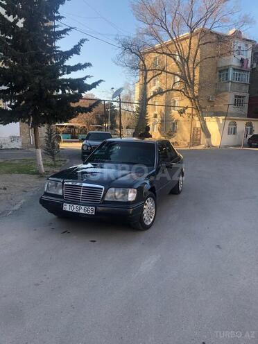 Mercedes E 220 1994, 403,000 km - 2.2 l - Sumqayıt