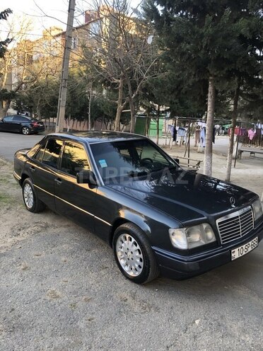 Mercedes E 220 1994, 403,000 km - 2.2 l - Sumqayıt