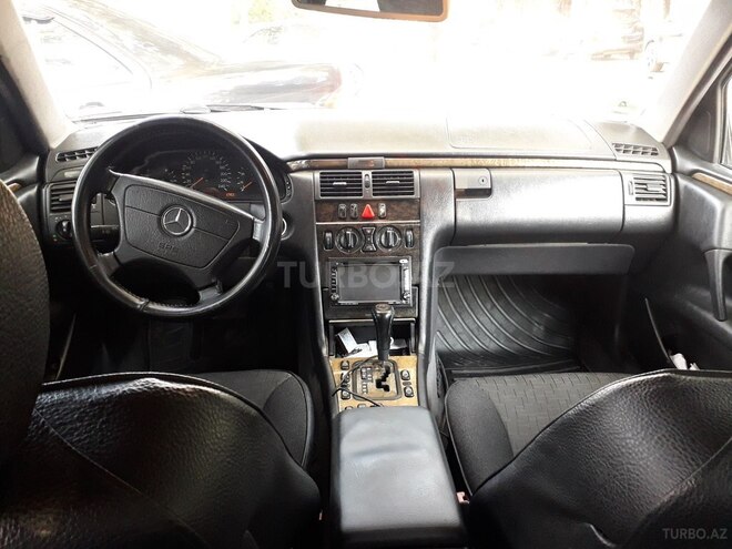 Mercedes E 240 1999, 308,000 km - 2.4 l - Bakı