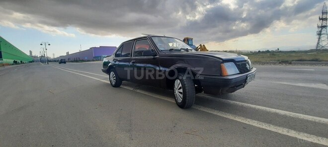 Opel Vectra 1983, 868,800 km - 1.6 л - Sumqayıt