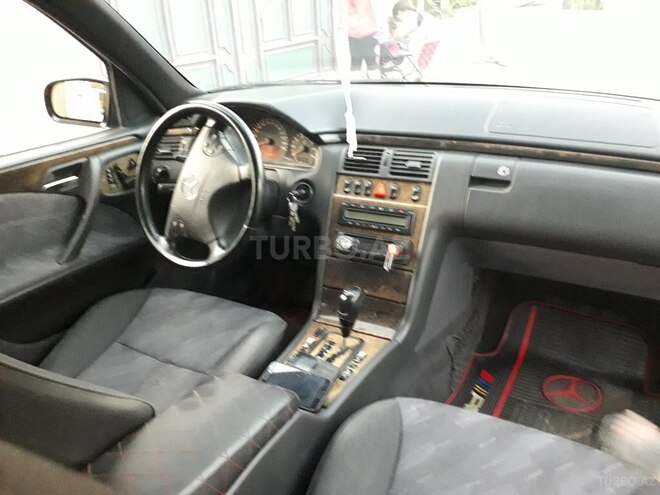 Mercedes E 240 2001, 350,000 km - 2.4 л - Bakı