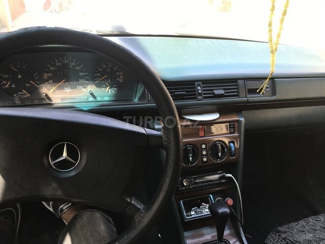 Mercedes E 200 1990, 234,000 km - 2.0 l - Bakı
