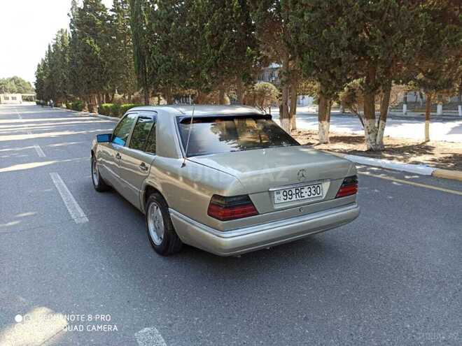Mercedes E 250 1990, 422,000 km - 2.5 l - Sumqayıt
