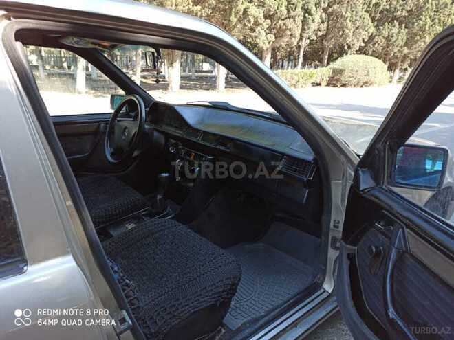 Mercedes E 250 1990, 422,000 km - 2.5 l - Sumqayıt
