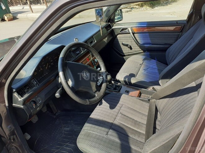 Mercedes E 200 1992, 300,000 km - 2.0 l - Bakı