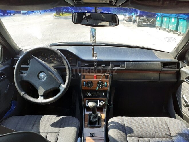 Mercedes E 200 1992, 300,000 km - 2.0 l - Bakı