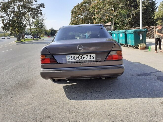 Mercedes E 200 1992, 300,000 km - 2.0 l - Bakı