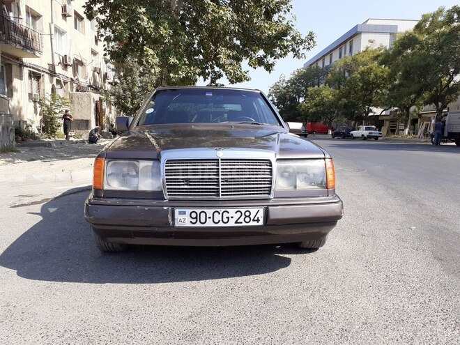 Mercedes E 200 1992, 300,000 km - 2.0 l - Bakı