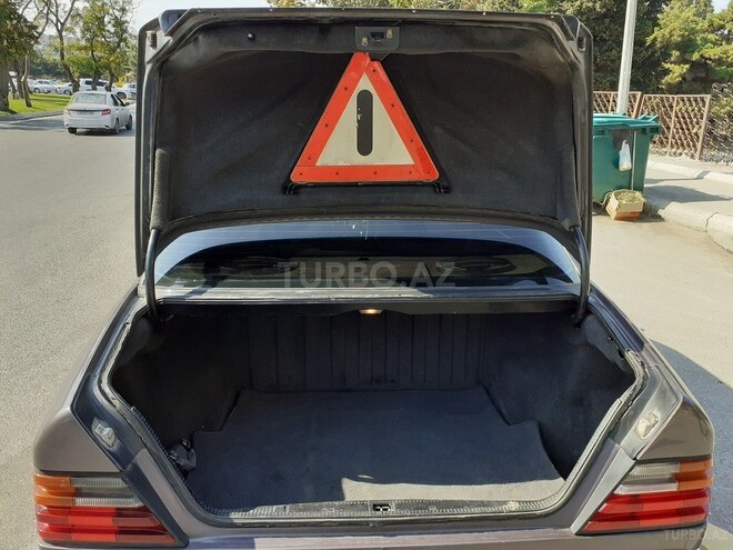 Mercedes E 200 1992, 300,000 km - 2.0 l - Bakı