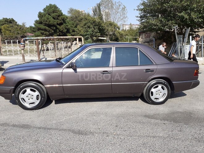 Mercedes E 200 1992, 300,000 km - 2.0 l - Bakı
