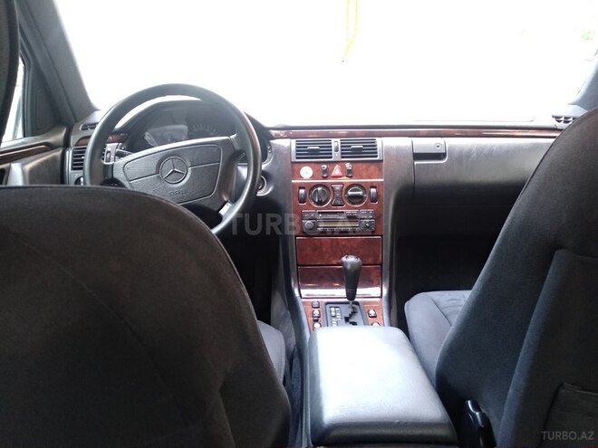 Mercedes E 200 1998, 290,000 km - 2.0 l - Bakı