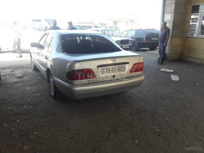 Mercedes E 220 1996, 452,000 km - 2.2 l - Salyan