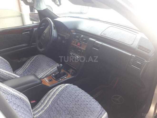 Mercedes E 220 1996, 452,000 km - 2.2 l - Salyan