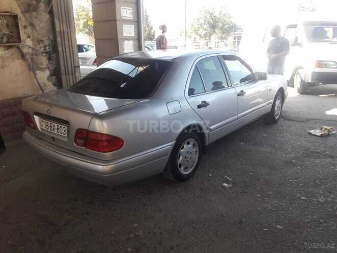 Mercedes E 220 1996, 452,000 km - 2.2 l - Salyan