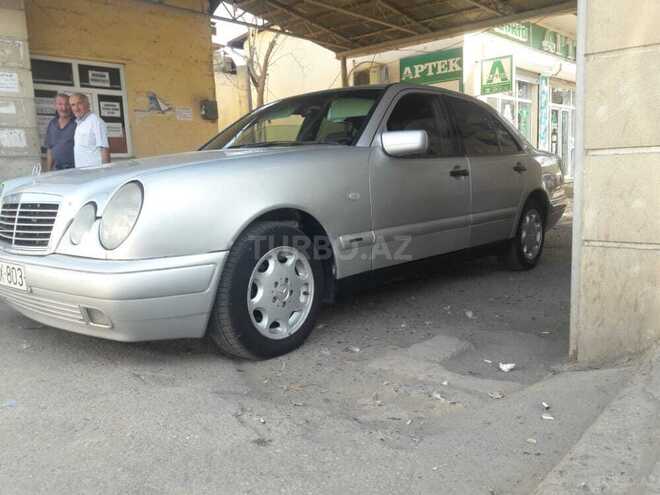 Mercedes E 220 1996, 452,000 km - 2.2 l - Salyan