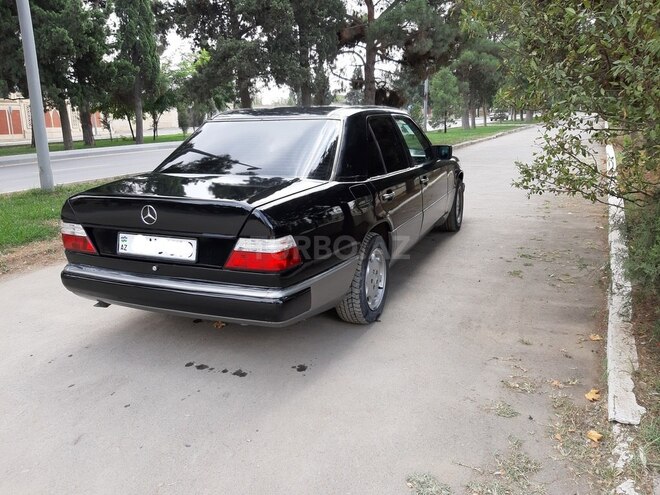 Mercedes E 220 1993, 280,000 km - 2.2 л - Gəncə