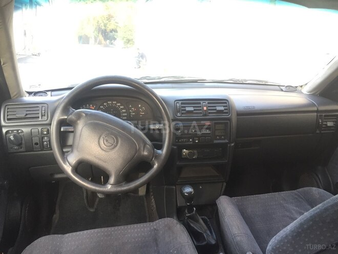 Opel Vectra 1995, 411,320 km - 1.6 l - Bakı