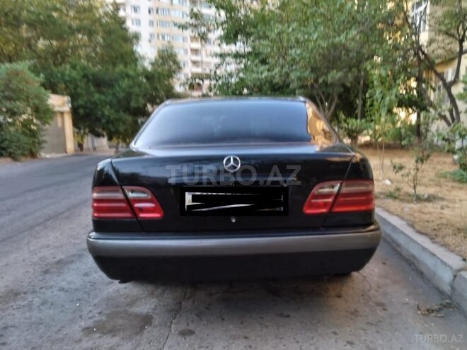 Mercedes E 230 1998, 313,000 km - 2.4 л - Bakı