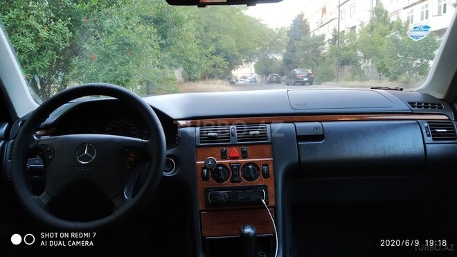 Mercedes E 230 1998, 313,000 km - 2.4 л - Bakı