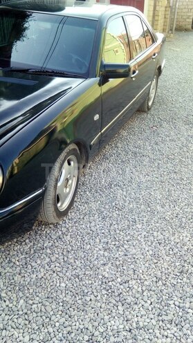 Mercedes E 300 1995, 397,000 km - 3.0 l - Bakı