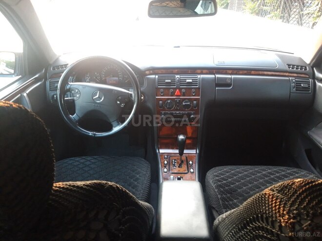 Mercedes E 220 2000, 350,000 km - 2.2 l - Bakı