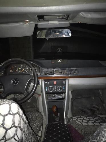 Mercedes E 250 1992, 227,272 km - 2.5 l - İmişli