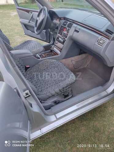 Mercedes E 240 2001, 349,000 km - 2.4 l - Sabirabad