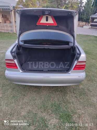 Mercedes E 240 2001, 349,000 km - 2.4 l - Sabirabad