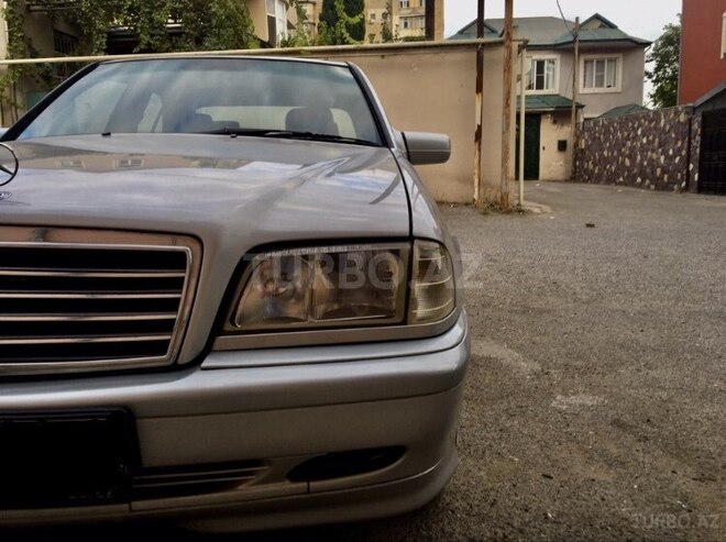 Mercedes C 200 1999, 260,000 km - 2.0 л - Bakı