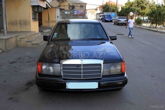 Mercedes E 250 1992, 251,000 km - 2.5 l - Bakı