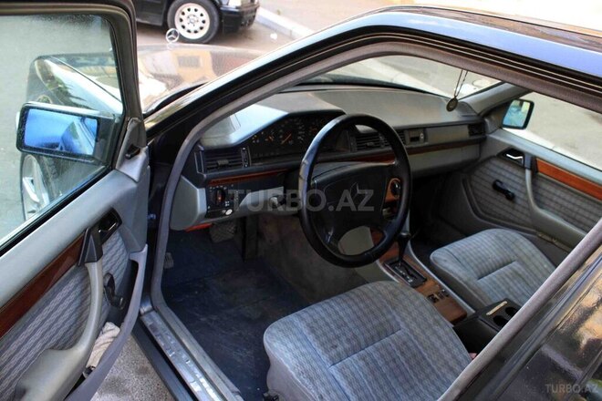 Mercedes E 250 1992, 251,000 km - 2.5 l - Bakı