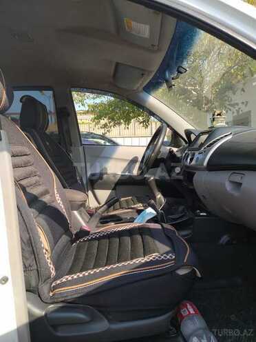 Mitsubishi L200 2015, 180,000 km - 2.5 l - Bakı
