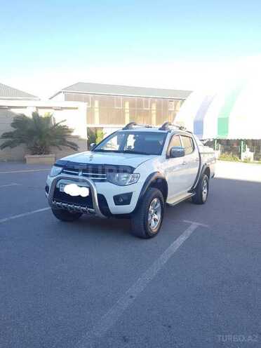 Mitsubishi L200 2015, 180,000 km - 2.5 l - Bakı