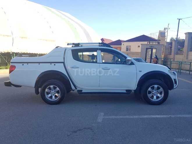 Mitsubishi L200 2015, 180,000 km - 2.5 l - Bakı