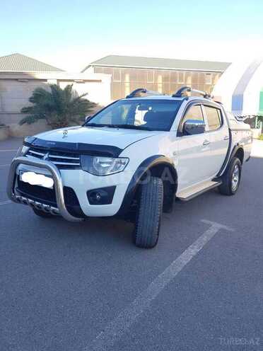 Mitsubishi L200 2015, 180,000 km - 2.5 l - Bakı