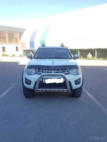 Mitsubishi L200 2015, 180,000 km - 2.5 l - Bakı
