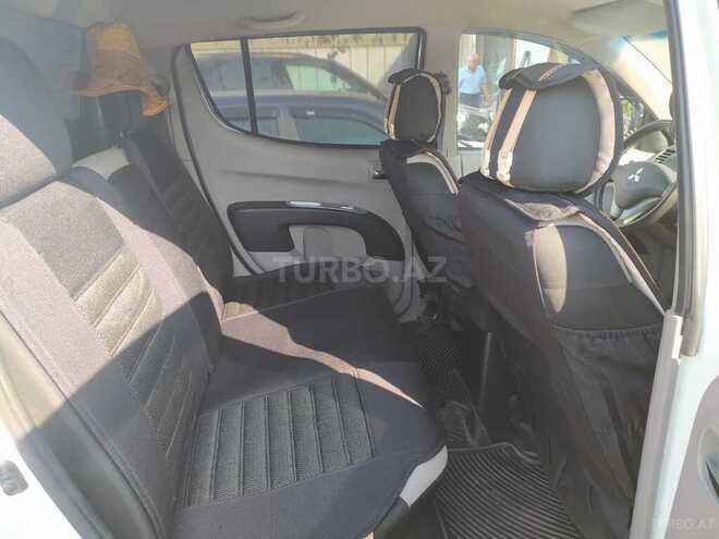 Mitsubishi L200 2015, 180,000 km - 2.5 l - Bakı