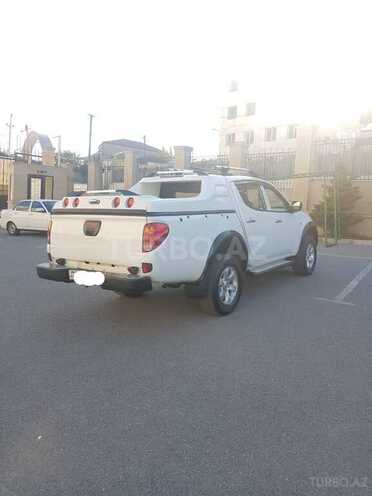 Mitsubishi L200 2015, 180,000 km - 2.5 l - Bakı