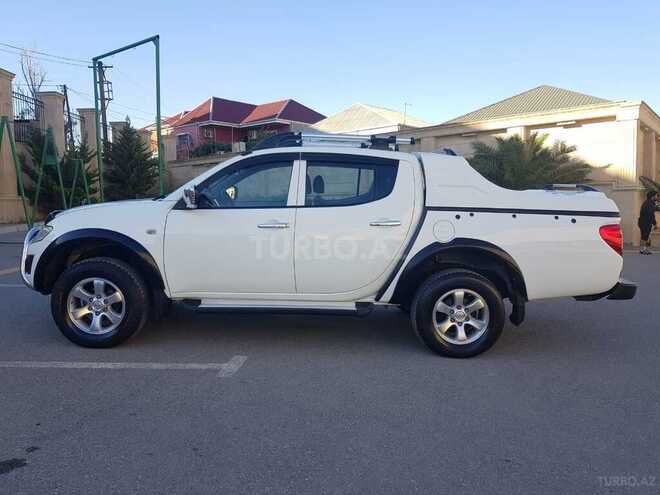 Mitsubishi L200 2015, 180,000 km - 2.5 l - Bakı