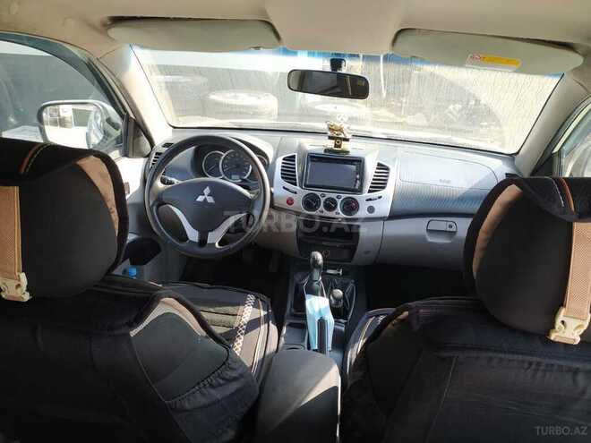 Mitsubishi L200 2015, 180,000 km - 2.5 l - Bakı