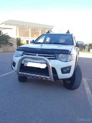 Mitsubishi L200 2015, 180,000 km - 2.5 l - Bakı