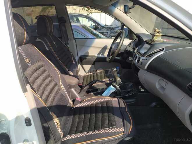 Mitsubishi L200 2015, 180,000 km - 2.5 l - Bakı