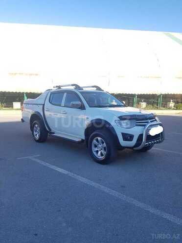 Mitsubishi L200 2015, 180,000 km - 2.5 l - Bakı