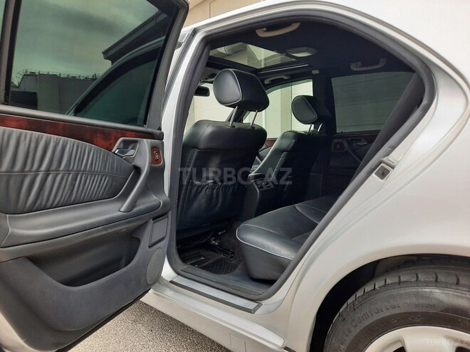 Mercedes E 220 2001, 245,186 km - 2.2 l - Bakı