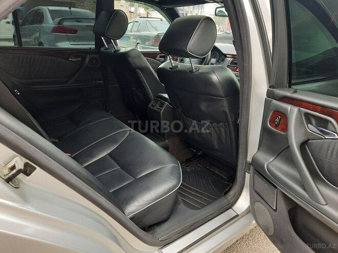 Mercedes E 220 2001, 245,186 km - 2.2 l - Bakı