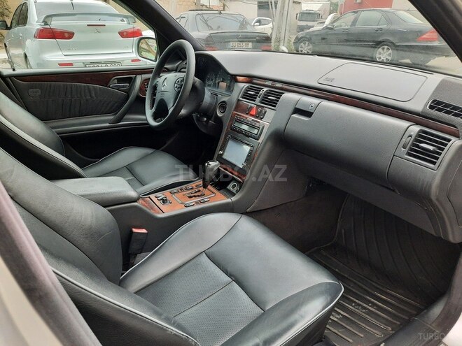 Mercedes E 220 2001, 245,186 km - 2.2 l - Bakı