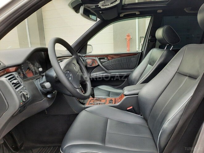 Mercedes E 220 2001, 245,186 km - 2.2 l - Bakı