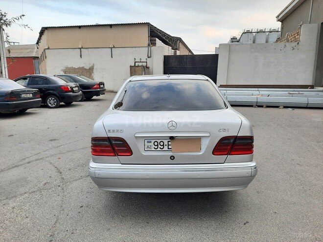 Mercedes E 220 2001, 245,186 km - 2.2 l - Bakı