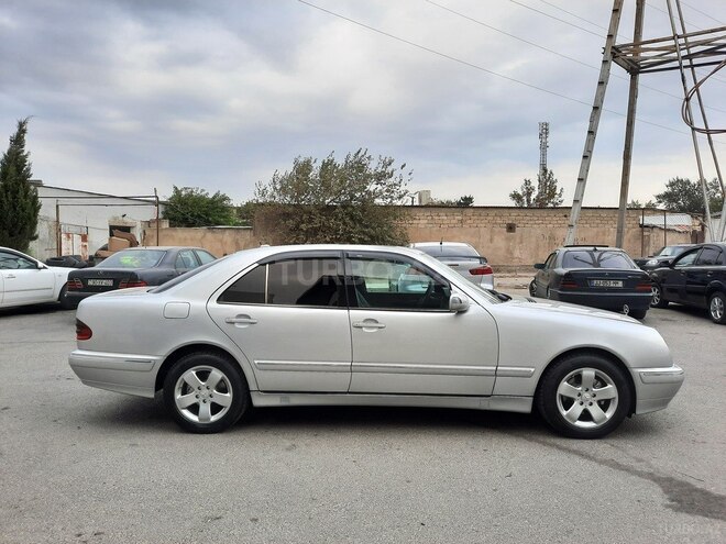 Mercedes E 220 2001, 245,186 km - 2.2 l - Bakı