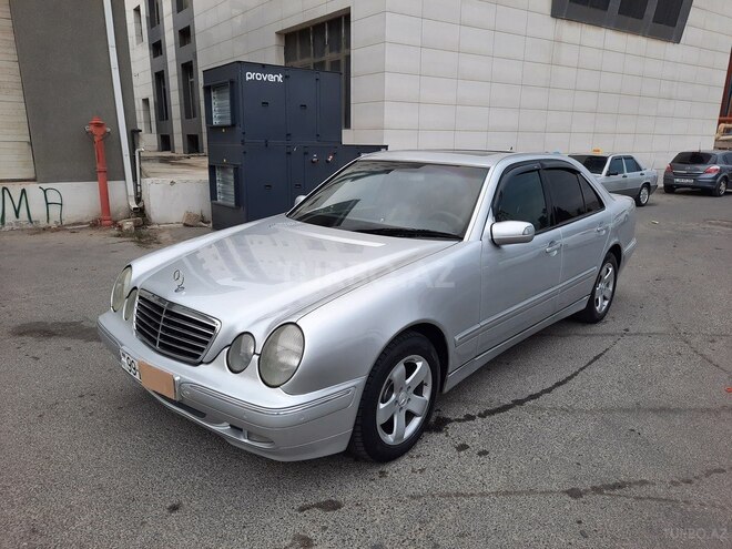 Mercedes E 220 2001, 245,186 km - 2.2 l - Bakı